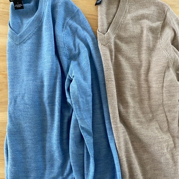 Pair of Joseph A Bank Traveler sweater size small - Picture 2 of 4